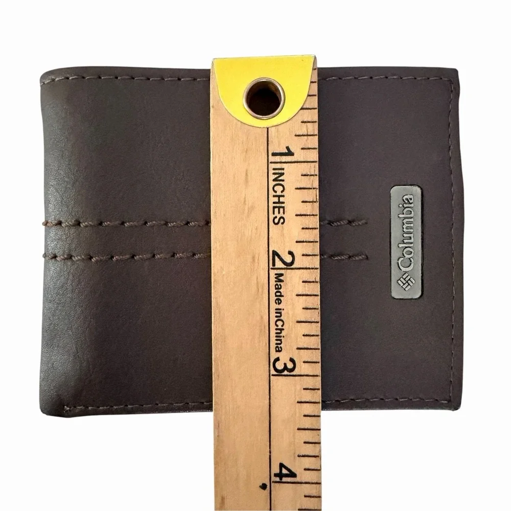 Columbia Men's Brown Leather Bifold Wallet RFID Credit Cards ID Minimalist